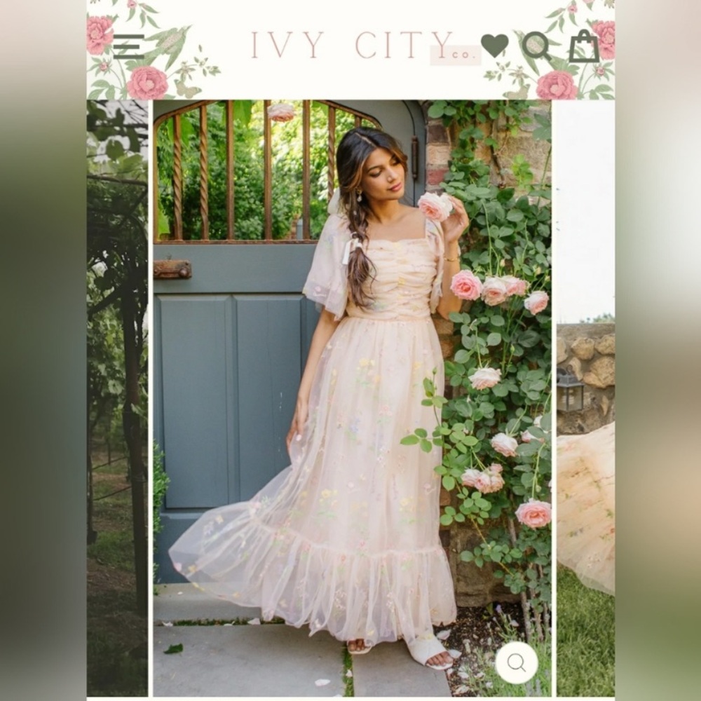 IVY CITY CO BUTTERCUP DRESS NWT sold out online
Tulle floral beautiful dress